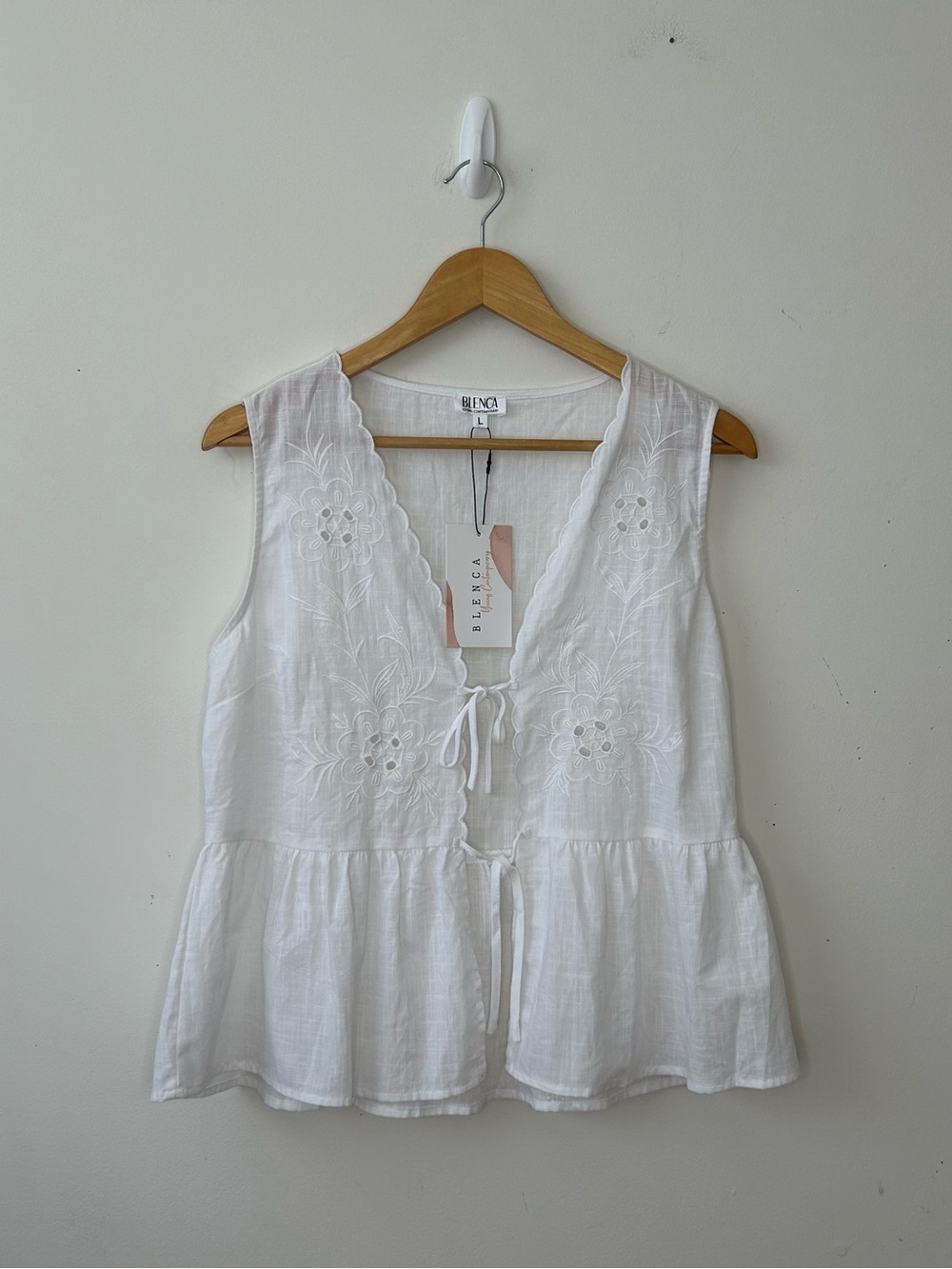 Blenca Crisp White Tie Front Embroidered  Top Sleeveless Large